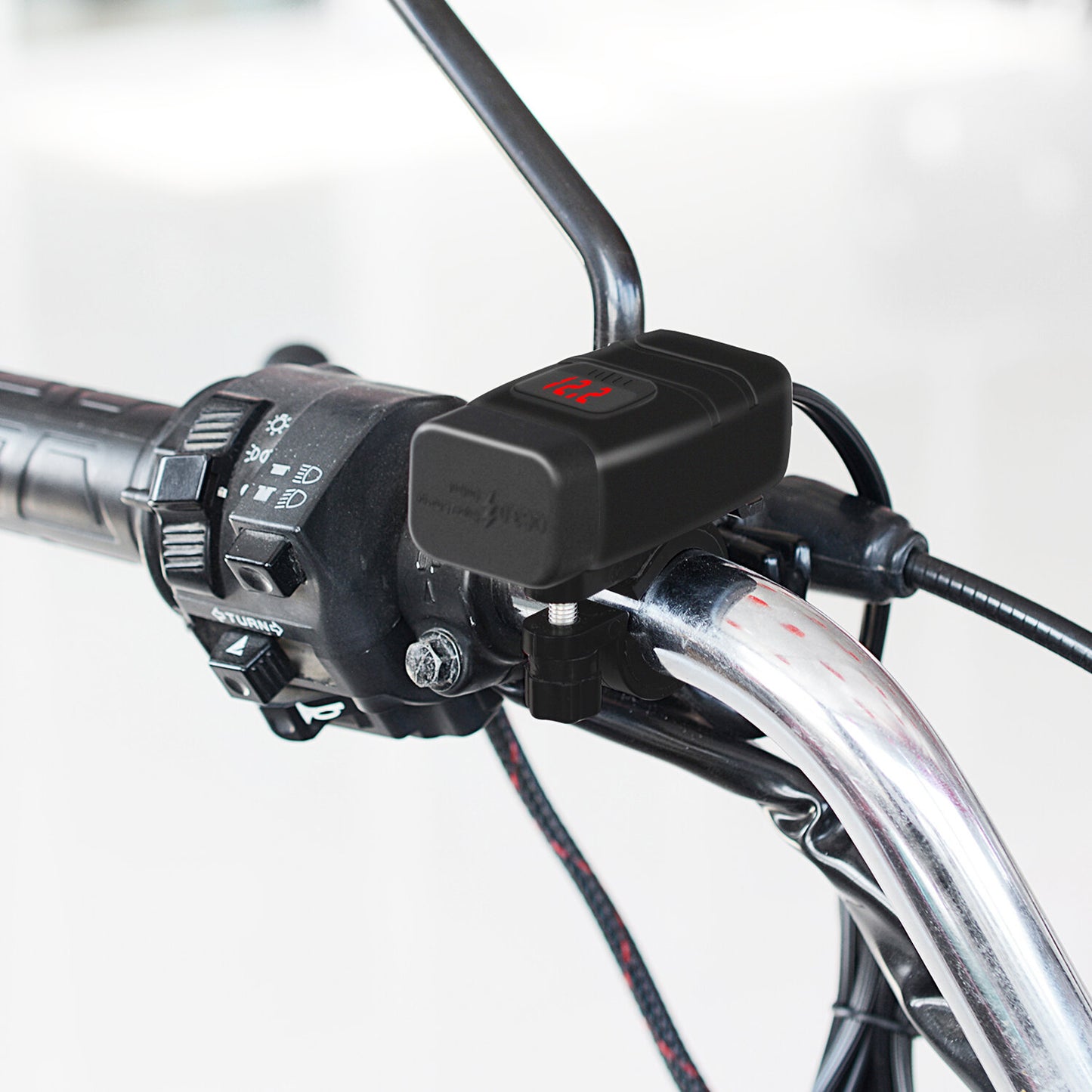 Motorcycle Dual Usb LED Volt Meter Voltmeter Socket 12V/24V QC3.0 Tools